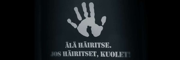 Kuva kyltistä jossa lukee "Älä häiritse. Jos häiritset, kuolet."